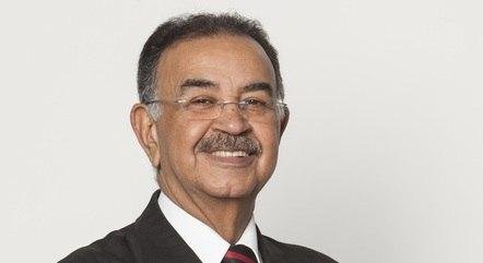 Percival de Souza lan&ccedil;a seu 19&ordm; livro