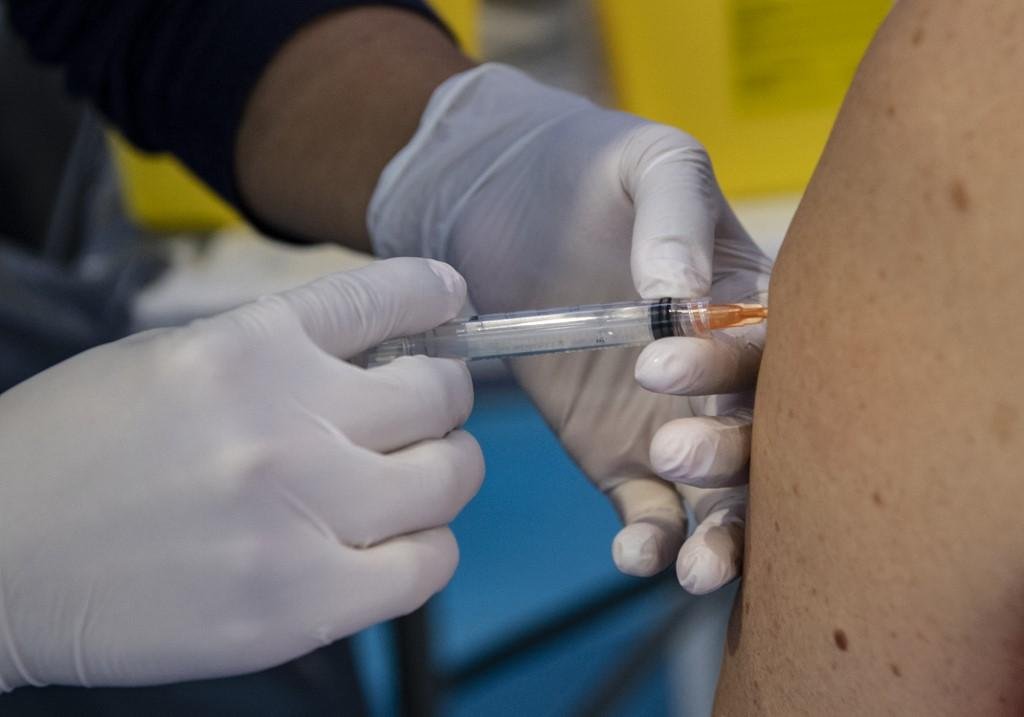 Primeiro lote recebido pela Col&ocirc;mbia cont&eacute;m 50 mil vacinas fabricadas pela Pfizer