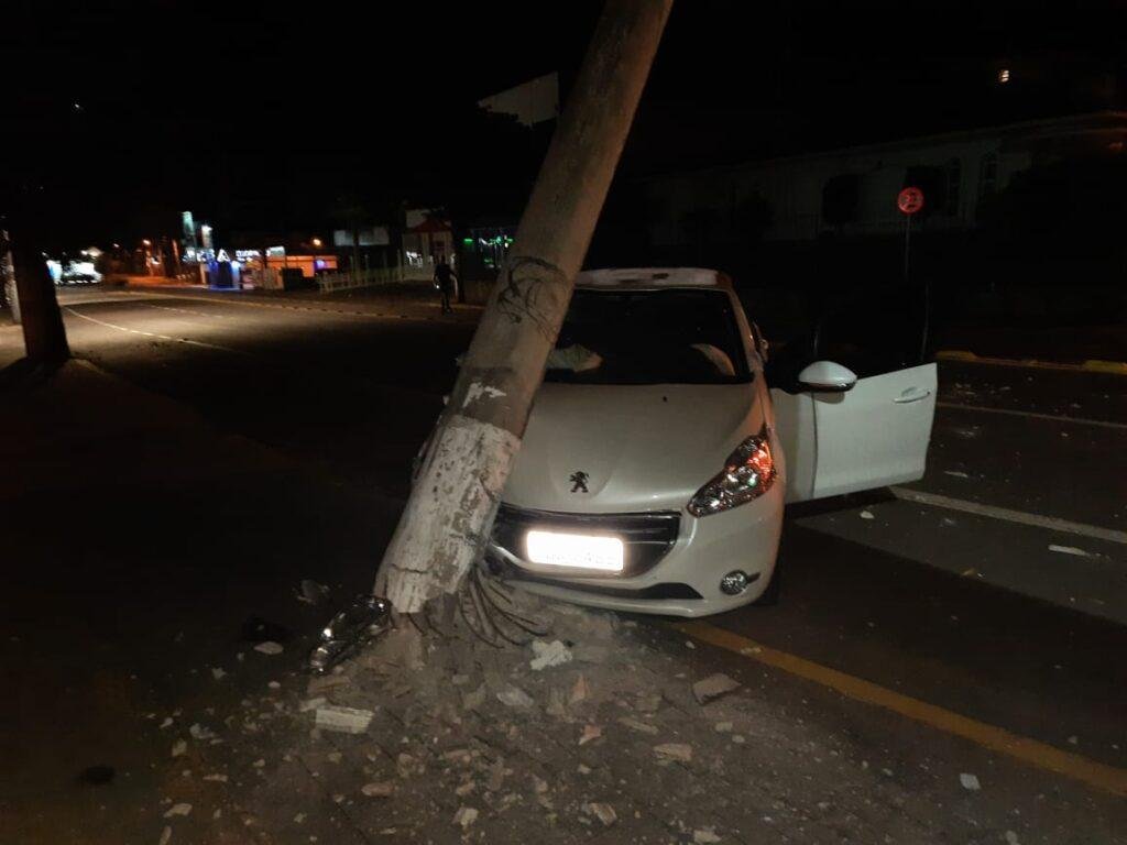 Acidente ocorreu na madrugada desta ter&ccedil;a-feira, no bairro Florestal