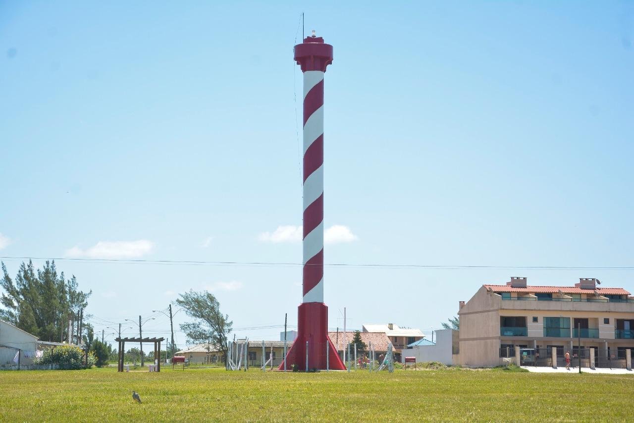 A torre de 30 metros, adquirida da Fran&ccedil;a, foi erguida em 1933