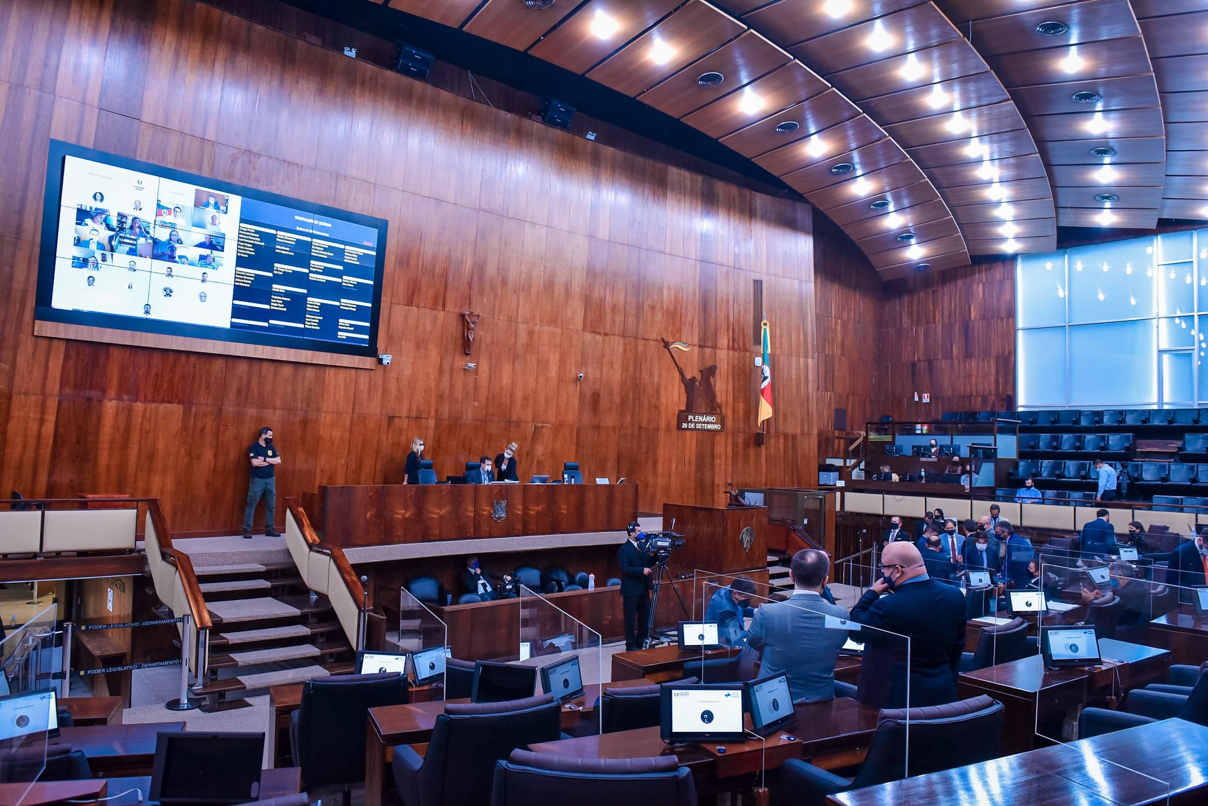 Os projetos foram encaminhados com regime de urg&ecirc;ncia e passam a trancar a pauta a partir do dia 9 de mar&ccedil;o