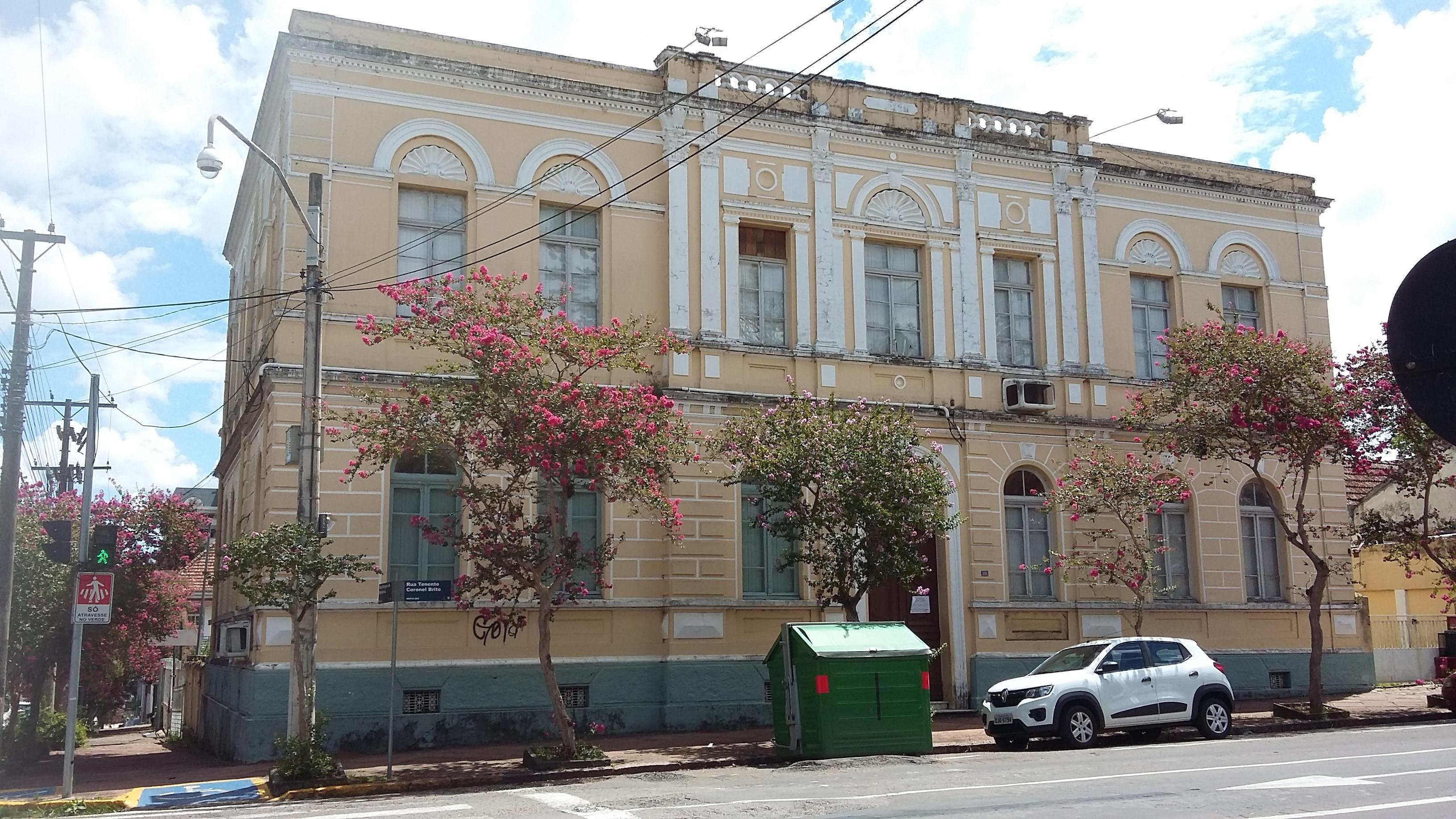 O pr&eacute;dio foi a sede do Col&eacute;gio Distrital, instalado em 1903, ano da inaugura&ccedil;&atilde;o da edifica&ccedil;&atilde;o