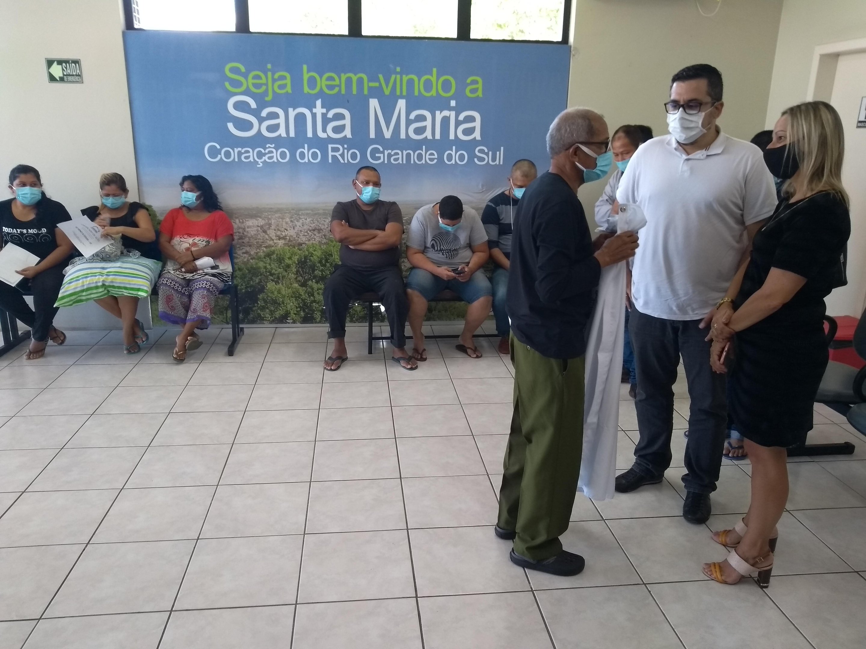 Secret&aacute;rio de Sa&uacute;de do munic&iacute;pio, Guilherme Ribas, acompanhou os pacientes at&eacute; o aeroporto
