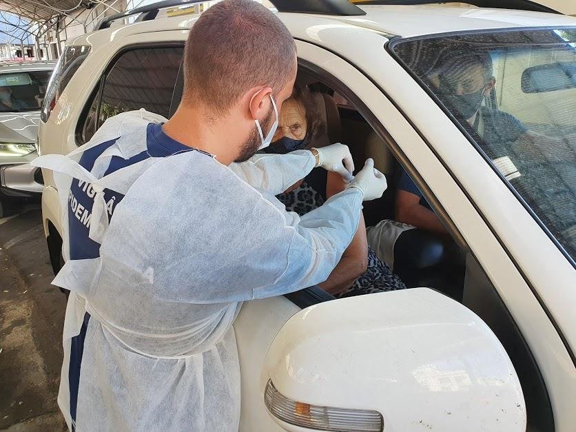 Outra oportunidade de imuniza&ccedil;&atilde;o ser&aacute; organizada para quem n&atilde;o puder participar do drive-thru