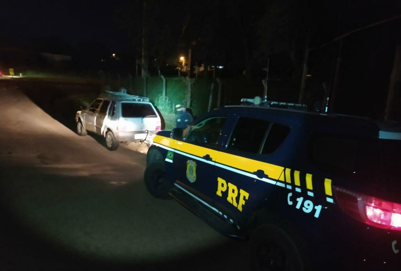 Pris&atilde;o ocorreu ap&oacute;s os PRFs abordarem o ve&iacute;culo Uno Mille
