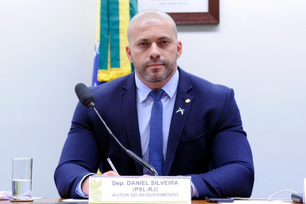 Deputado federal do PSL atacou ministros do STF e defendeu o AI-5