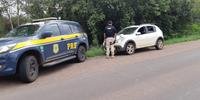 Ocupantes do Renault Sendero arremessaram pacotes de cocaína para fora do veículo durante a perseguição