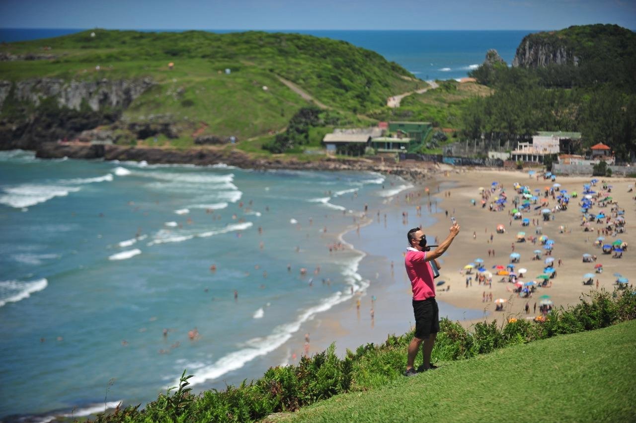 Tamb&eacute;m conhecido como Torre Norte, local tem f&aacute;cil acesso e possibilita uma vista diferente da praia
