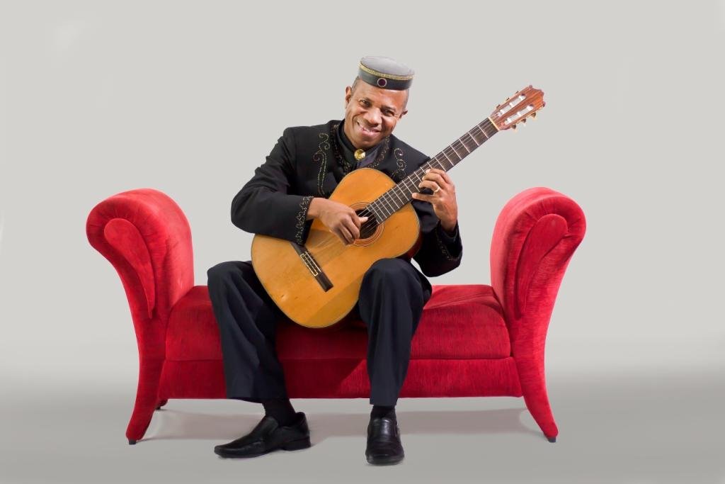 Mestre Robson Miguel tem mais de 130 composi&ccedil;&otilde;es para os mais variados g&ecirc;neros e forma&ccedil;&otilde;es