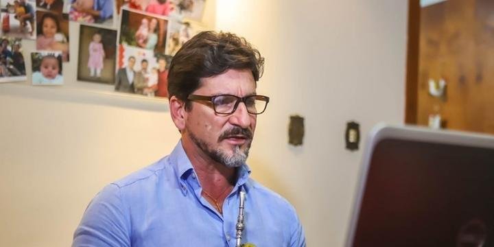 Prefeito de Alegrete, M&aacute;rcio do Amaral, usou as redes sociais para alertar sobre o roubo do aplicativo de mensagens