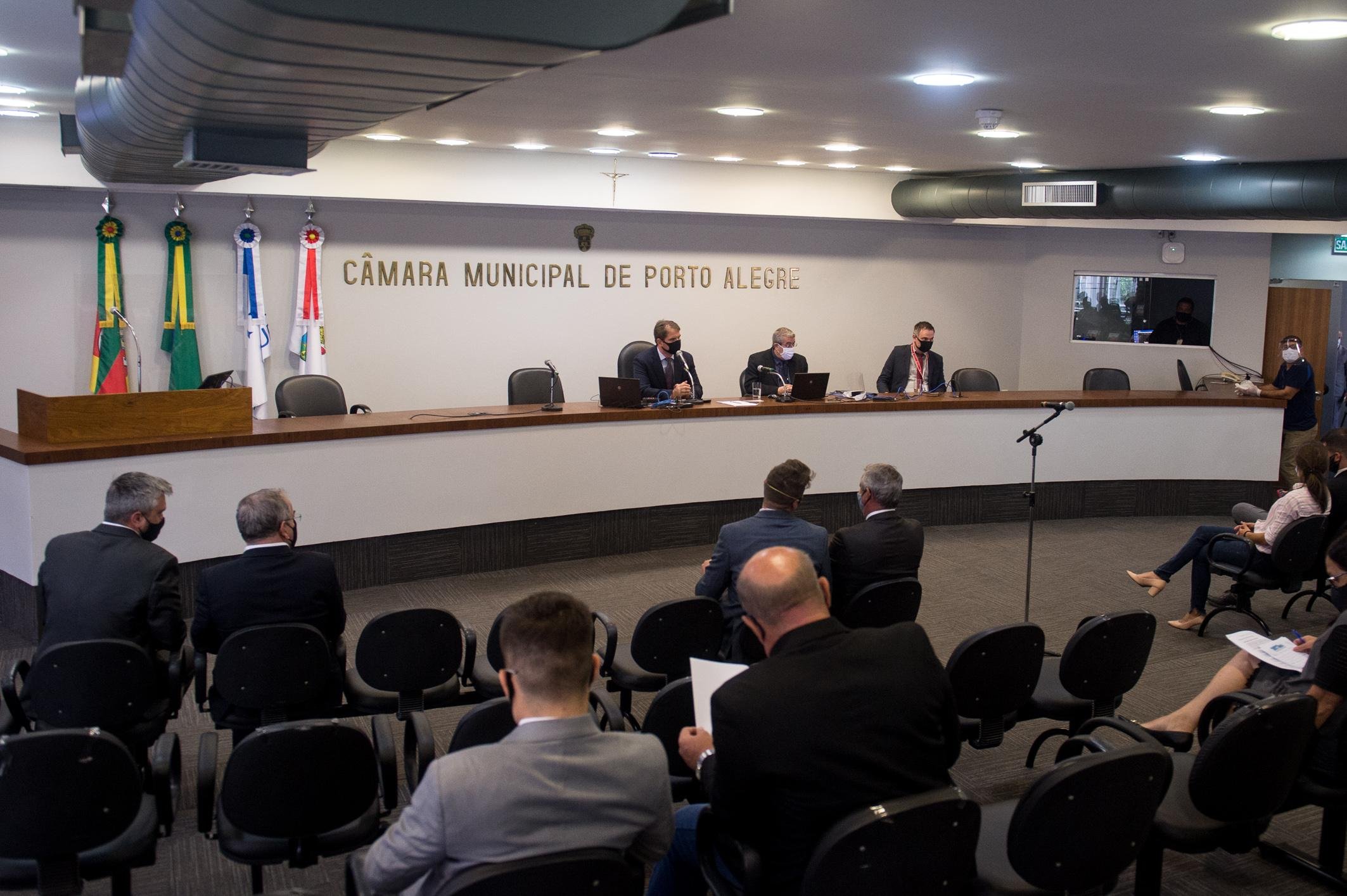 As sess&otilde;es plen&aacute;rias estavam ocorrendo no modelo h&iacute;brido, com vereadores no plenarinho e com acesso remoto