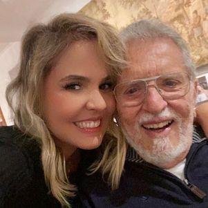 Carlos disse que ele e a mulher passam bem