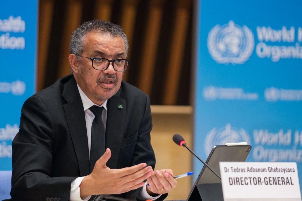 Tedros Adhanom Ghebreyesus durante uma coletiva de imprensa conjunta por videoconfer&ecirc;ncia