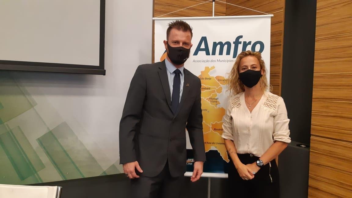 Ronnie Mello, prefeito de Uruguaiana e presidente da Amfro, e Ana Tarouco, prefeita de Santana do Livramento e 1&deg; vice-presidente da associa&ccedil;&atilde;o