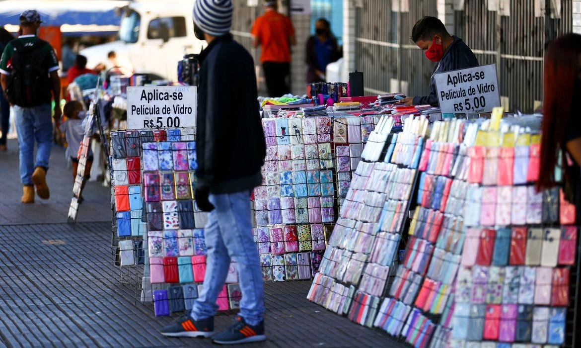 Crise afetou de forma excessiva o mercado de trabalho informal