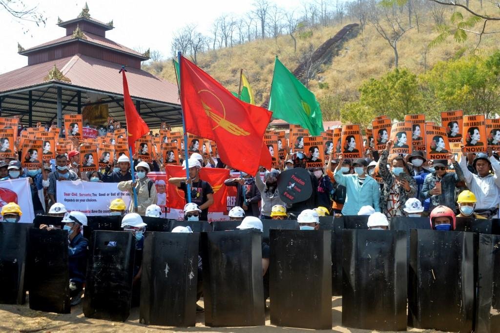 Pa&iacute;s &eacute; cen&aacute;rio de uma onda de manifesta&ccedil;&otilde;es pr&oacute;-democracia e de uma campanha de desobedi&ecirc;ncia civil