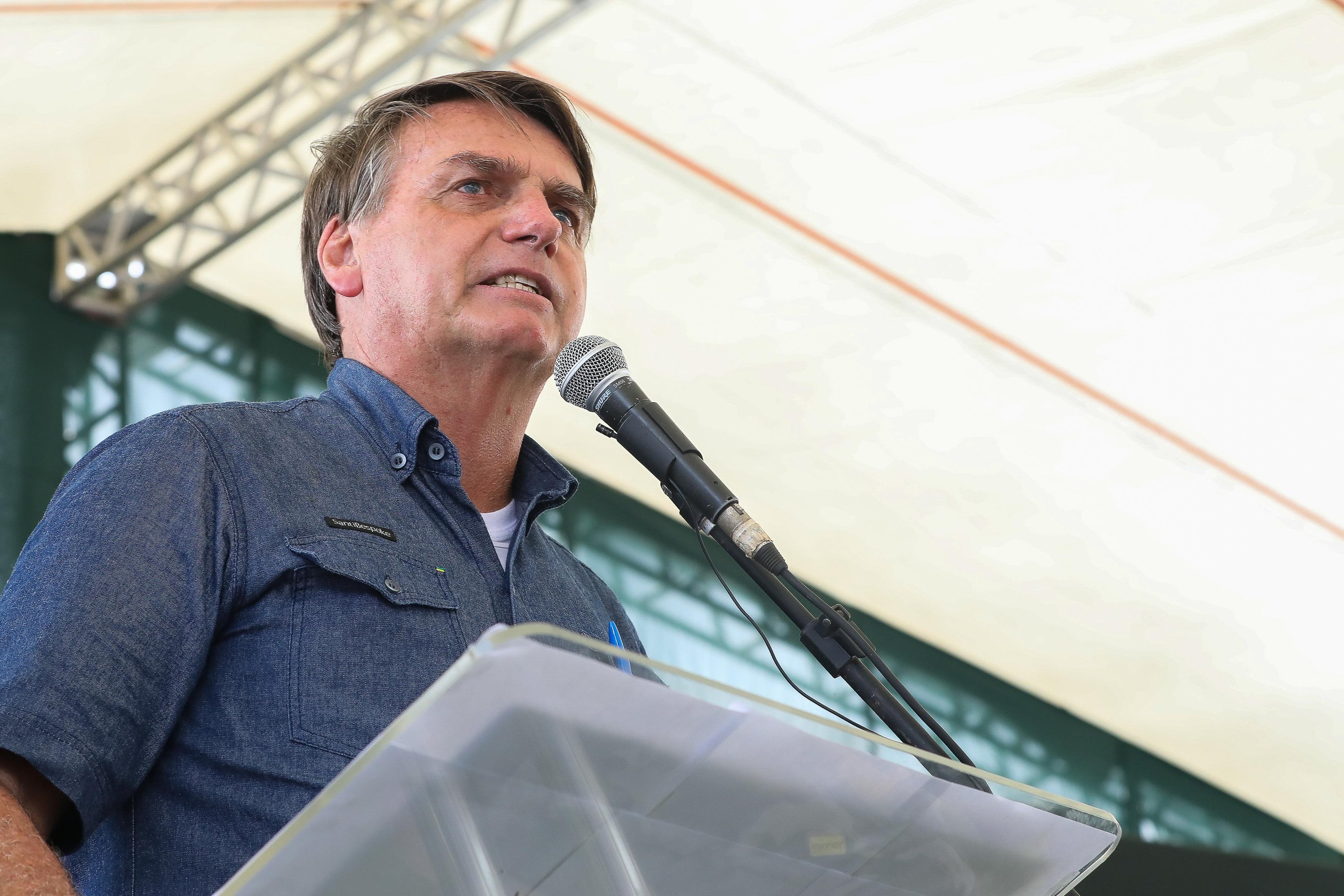 Na legenda da publica&ccedil;&atilde;o, o presidente escreveu "O povo quer trabalhar"