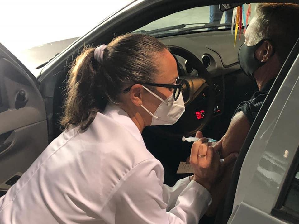 600 idosos receberam a primeira dose da vacina, neste domingo, em Bento Gon&ccedil;alves
