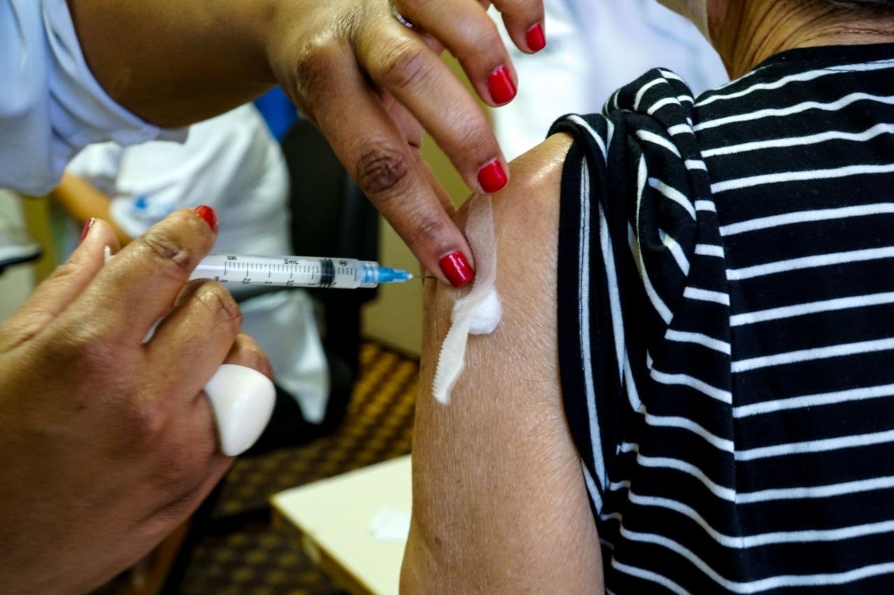 Inten&ccedil;&atilde;o do Munic&iacute;pio &eacute; adquirir inicialmente 400 mil doses do imunizante