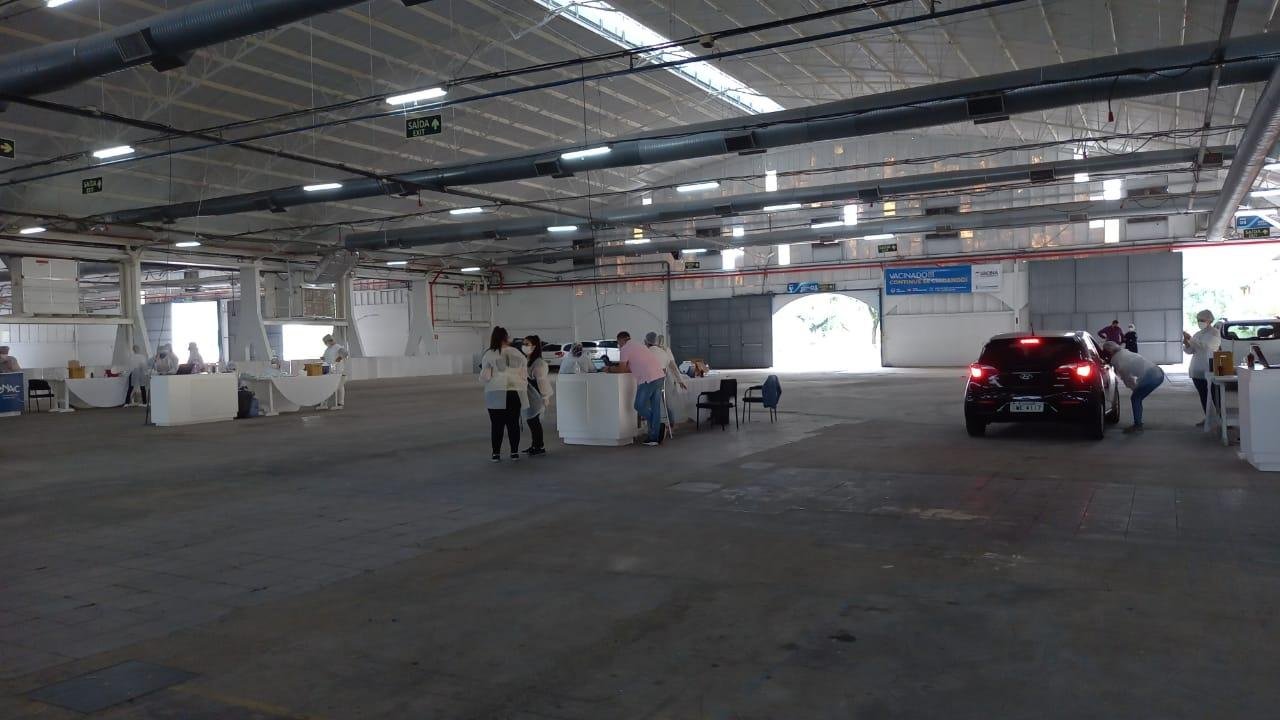 Vacina&ccedil;&atilde;o ocorre at&eacute; &agrave;s 16h na Fenac