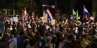 Paraguaios protestam contra o mau desempenho do presidente Mario Abdo na crise da saúde devido à pandemia da Covid-19