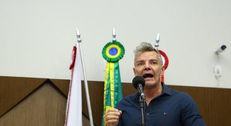 Vereador Juliano Lopes (PTC) afirmou que estaria gripado por ter tomado chuva