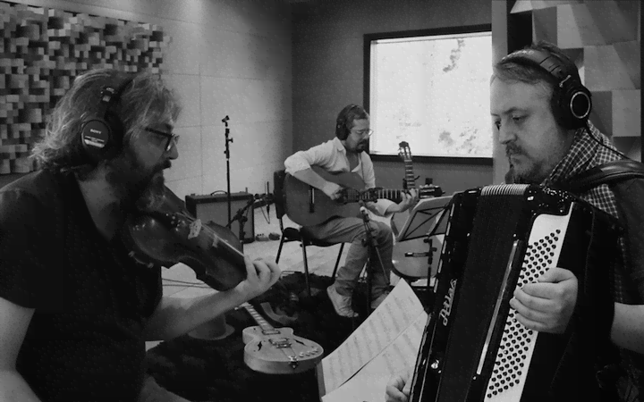 Trio formado por Vagner Cunha, Beb&ecirc; Kramer e Paulinho Fagundes homenageia Piazzola