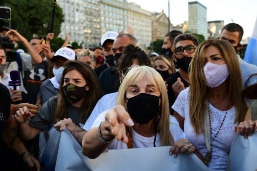 Caminhada reuniu familiares, amigos e f&atilde;s de Maradona em Buenos Aires