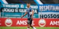 Diego Souza levou bola do jogo após anotar hat trick em goleada do Grêmio