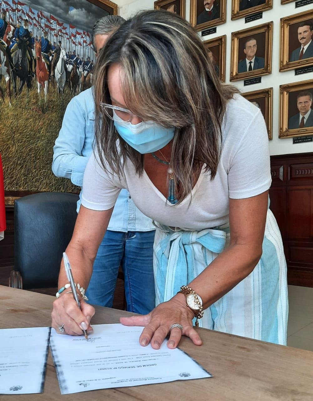 Ordem de servi&ccedil;o foi firmada nesta quarta-feira pela secret&aacute;ria municipal de Sa&uacute;de, Tha&iacute;s Aramburu