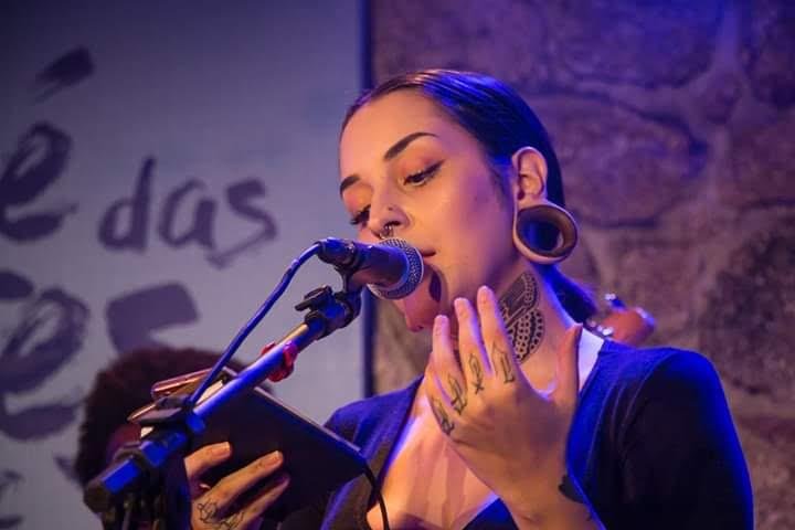A convidada Nathalia Leal &eacute; artista urbana e organizadora do Slam de Quinta em Paraty, no Rio