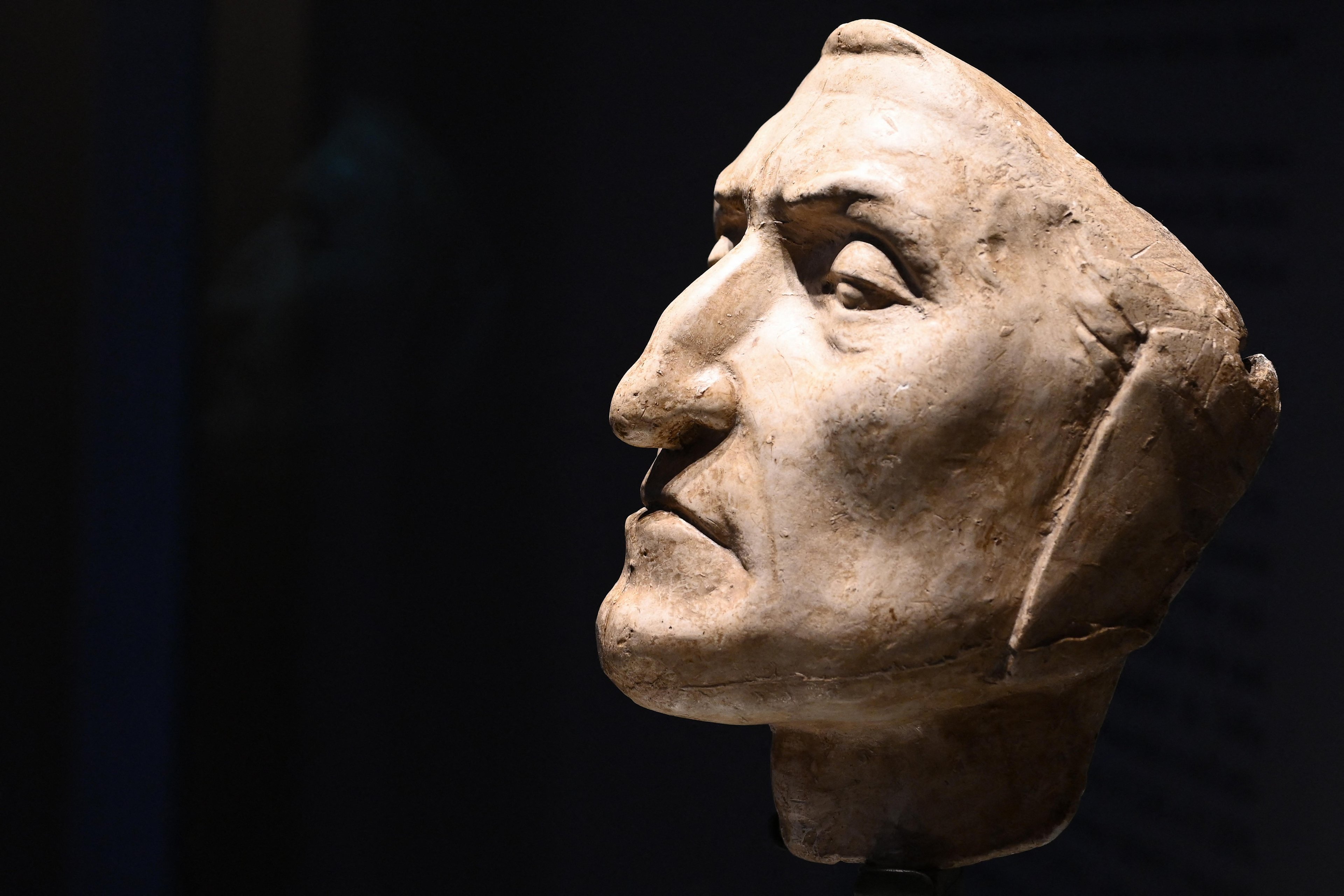 M&aacute;scara mortu&aacute;ria recriada do poeta, escritor e fil&oacute;sofo italiano Dante Alighieri