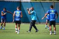 Preparador físico Reverson Pimentel, ex-Red Bull Bragantino, comandou o primeiro treino no Grêmio
