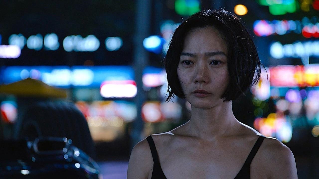 Bae Doona em cena da famosa s&eacute;rie "Sense8" da Netflix