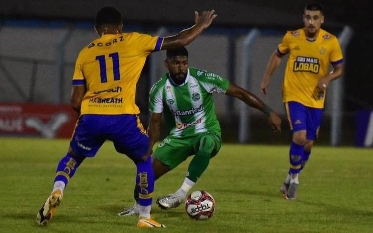 Jogo movimentado acabou com vit&oacute;ria do Pelotas