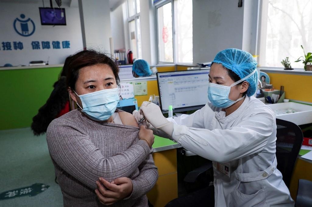China administrou 52,5 milh&otilde;es de doses at&eacute; o fim de fevereiro