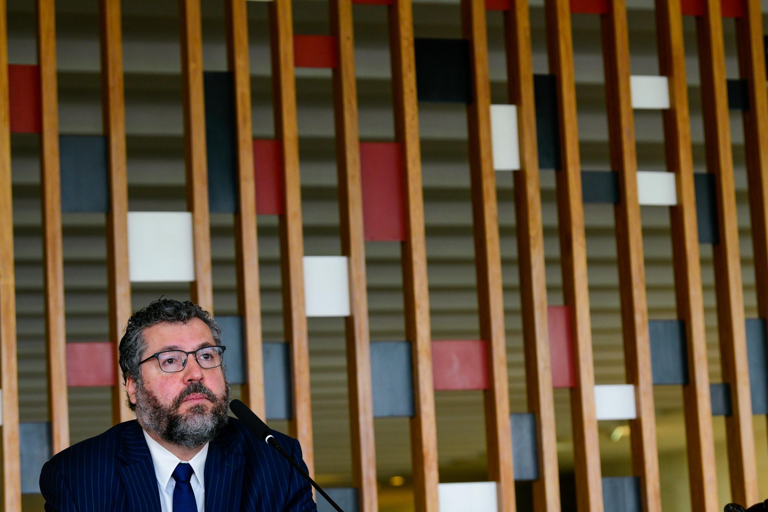 O ministro das Rela&ccedil;&otilde;es Exteriores, Ernesto Ara&uacute;jo, chegou ao pal&aacute;cio por volta das 11h30