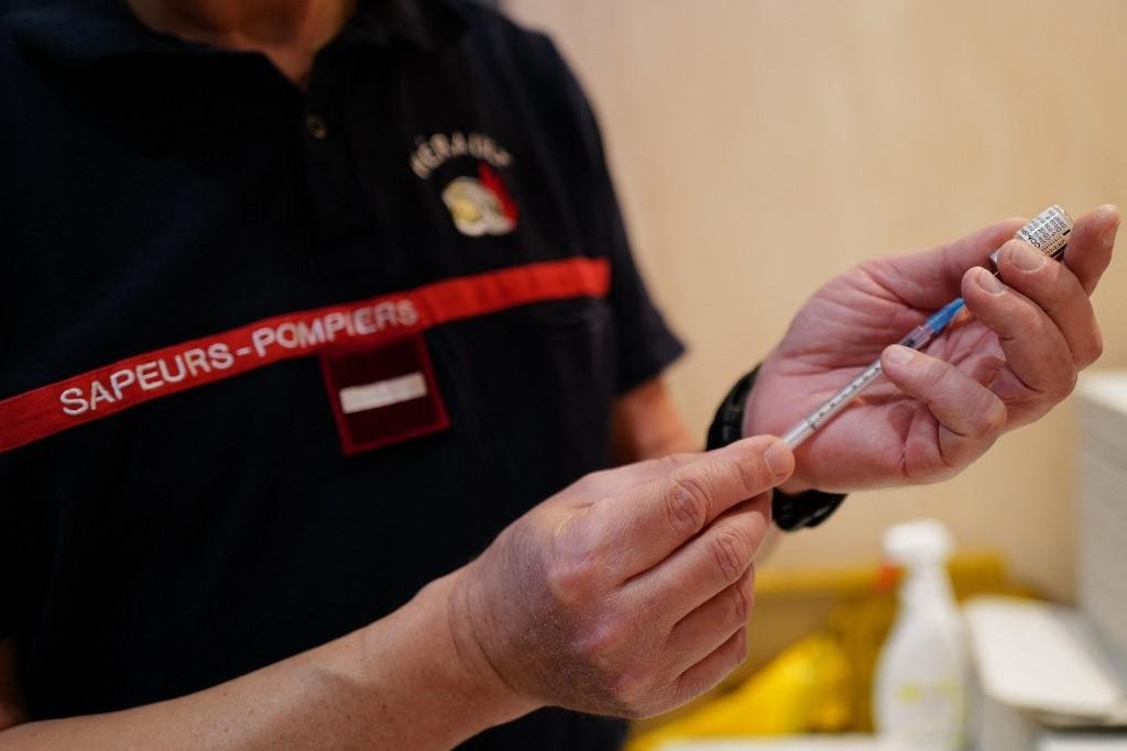 Primeiro-ministro criticou laborat&oacute;rios pelos atrasos nos prazos de entrega