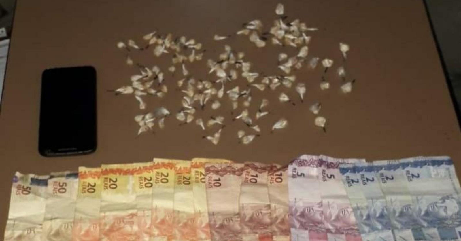 Mulher e os materiais apreendidos foram encaminhados &agrave; Delegacia de Pol&iacute;cia