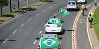 Carreata de apoiadores do presidente Jair Bolsonaro criticavam o STF e o governador Eduardo Leite