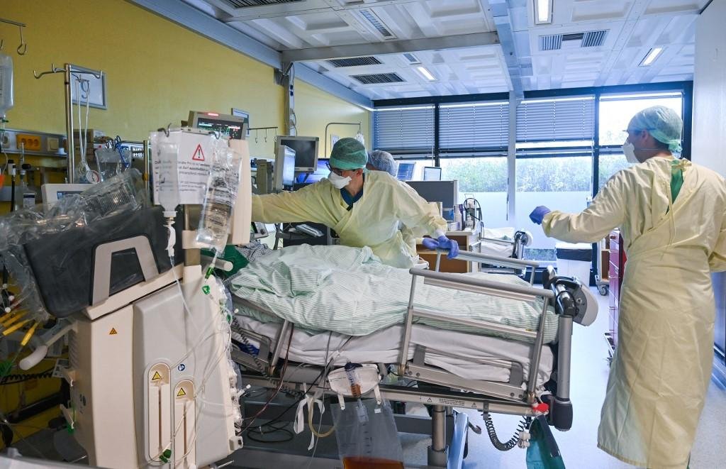 Pa&iacute;s registra aumento de pacientes nas UTIs por conta do coronav&iacute;rus