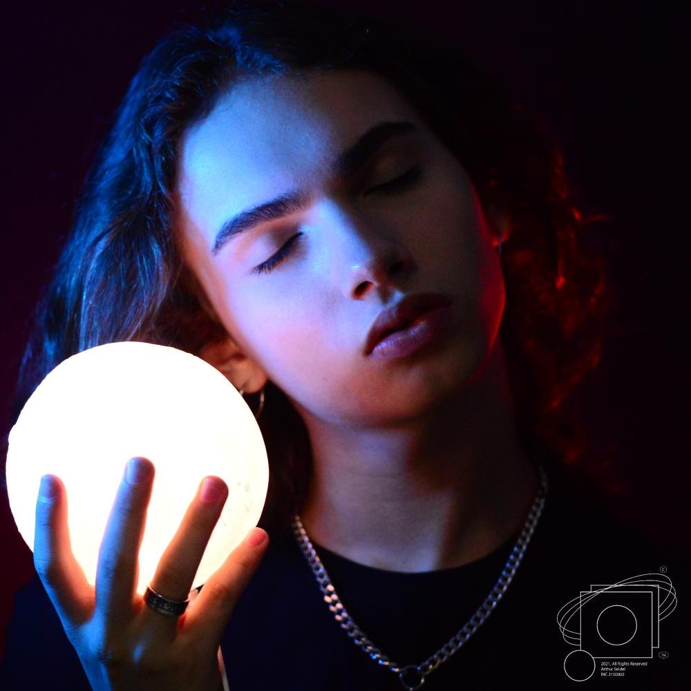 Cantor e compositor Arthur Seidel lan&ccedil;a hoje novo trabalho