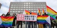 Pesquisa publicada em novembro pelo jornal conservador Yomiuri mostrou que 61% dos japoneses são favoráveis ao casamento entre pessoas do mesmo sexo