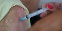 Falta de vacinas pode criar variante imune às vacinas aplicadas no Brasil