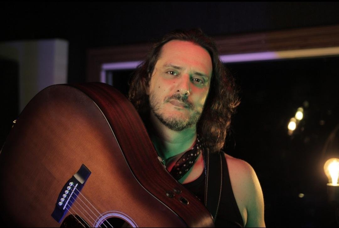 Tuia Lencioni vai lan&ccedil;ar um disco de m&uacute;sicas in&eacute;ditas