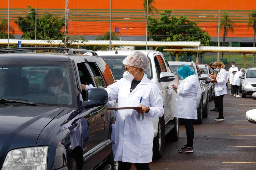 Vacina&ccedil;&atilde;o ganha novo ponto de drive-thru em Porto Alegre