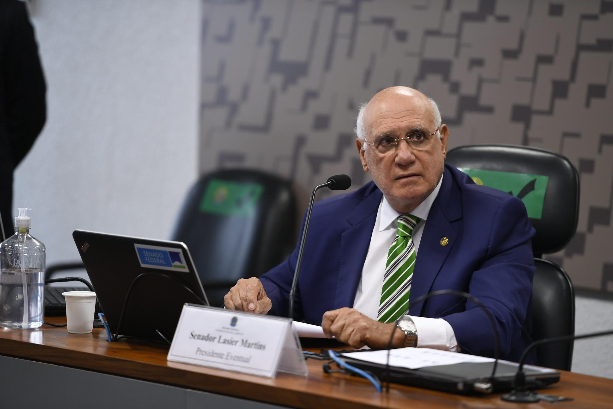 Senador Lasier Martins teve alta hospitalar