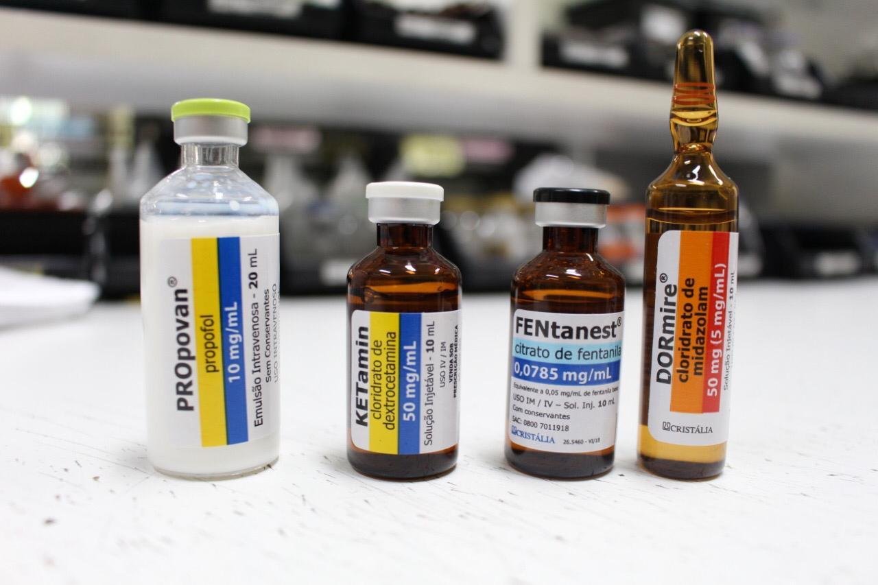 Atrac&uacute;rio 50mg, Cetamina 500mg, Fentalina 0,5mg, Midazolam 50mg e Propofol 200mg s&atilde;o os medicamentos solicitados