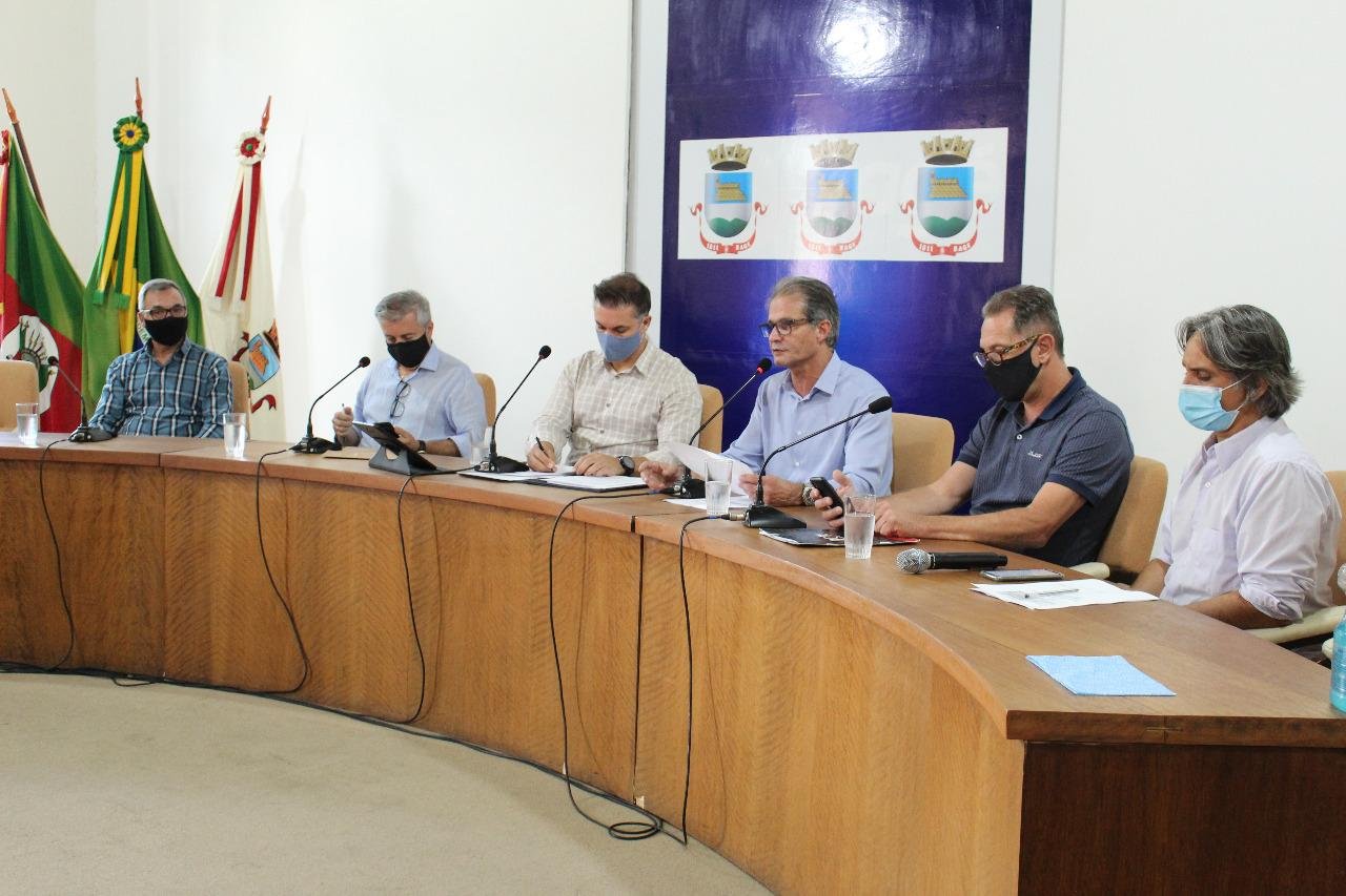 Autoridades do munic&iacute;pio participaram de live nesta quinta-feira