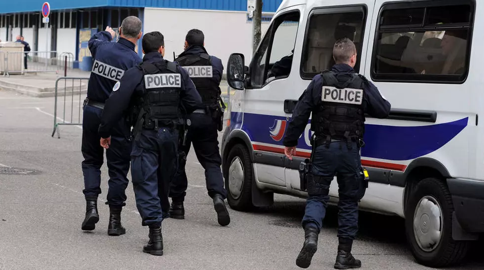 Pol&iacute;cia de Paris confunde bala de morango com drogas sint&eacute;ticas